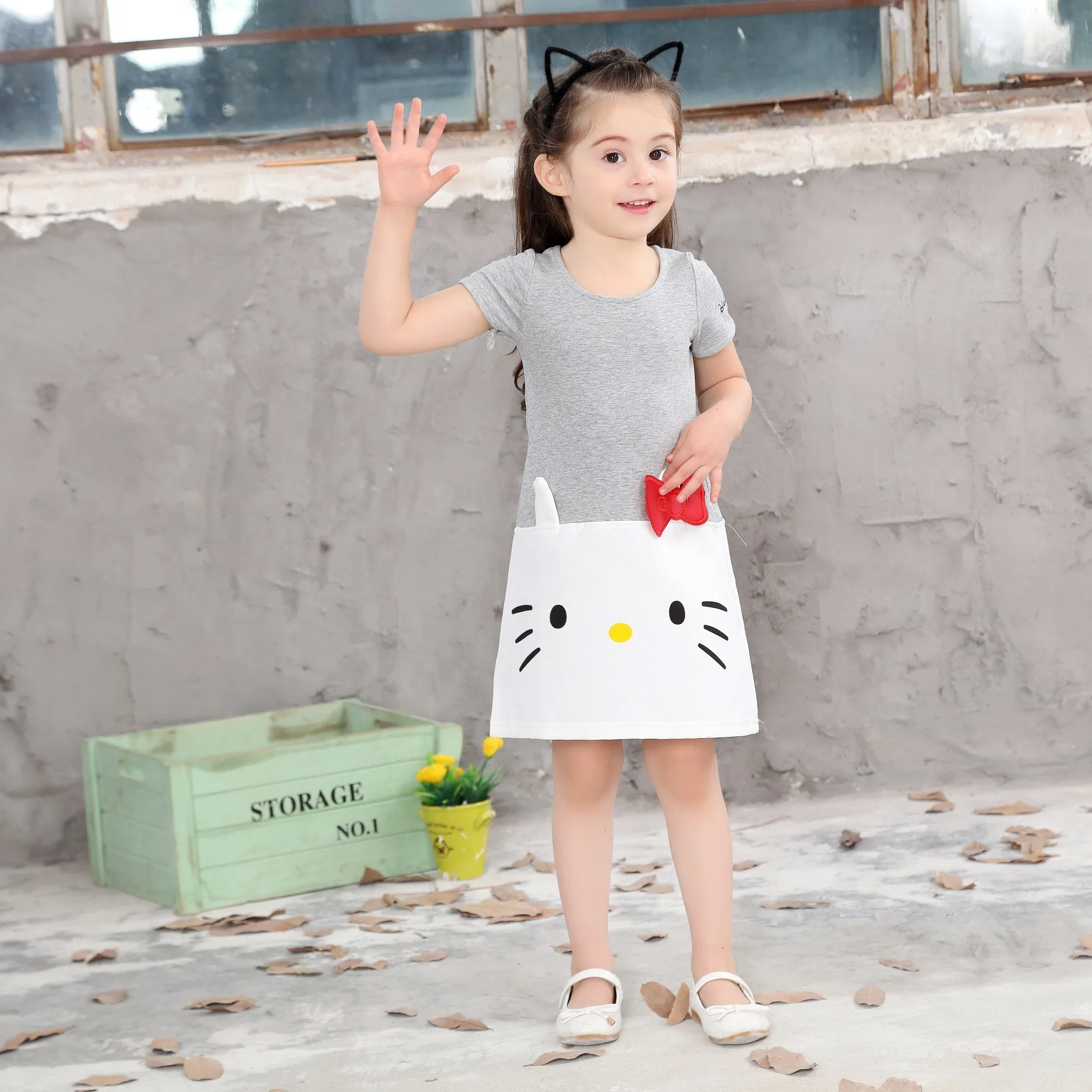 Платье для девочек с принтом Hello Kitty рождественское платье серого цвета короткими