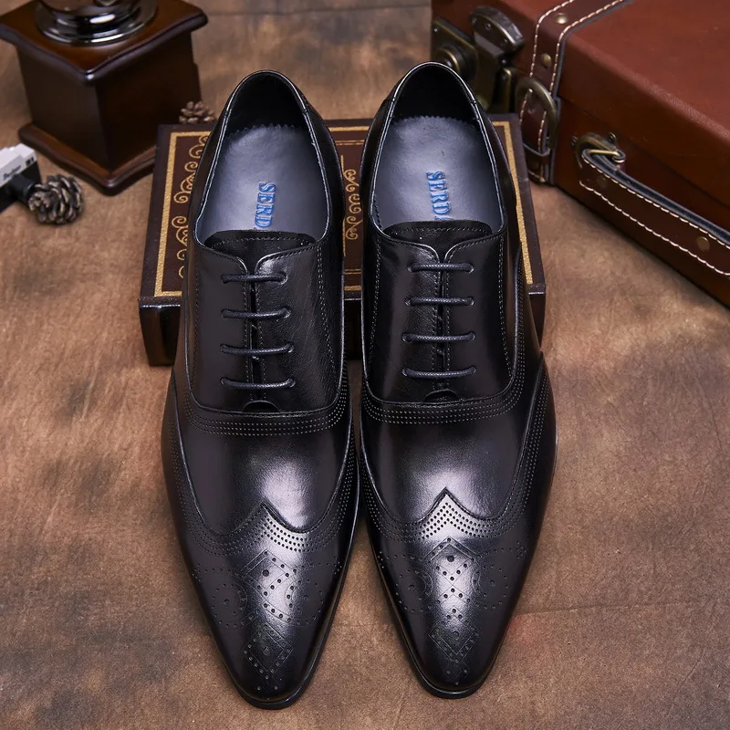 

Breathable Fashion Leisure Shoe For Men Elastic Band Size 38-44 Popular Men Vintage Pointed Toe Carved Leather Oxfords Shoes