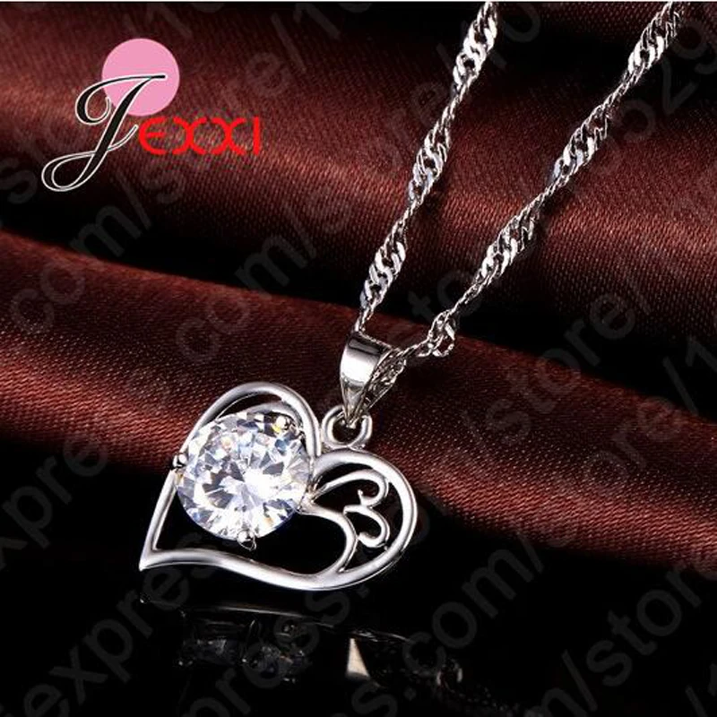 Женский ювелирный комплект из серебра 925 пробы с фианитом