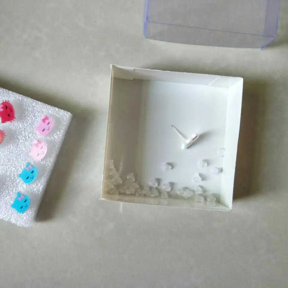 Серьги гвоздики карамельных цветов с изображением милой кошки птицы медведя