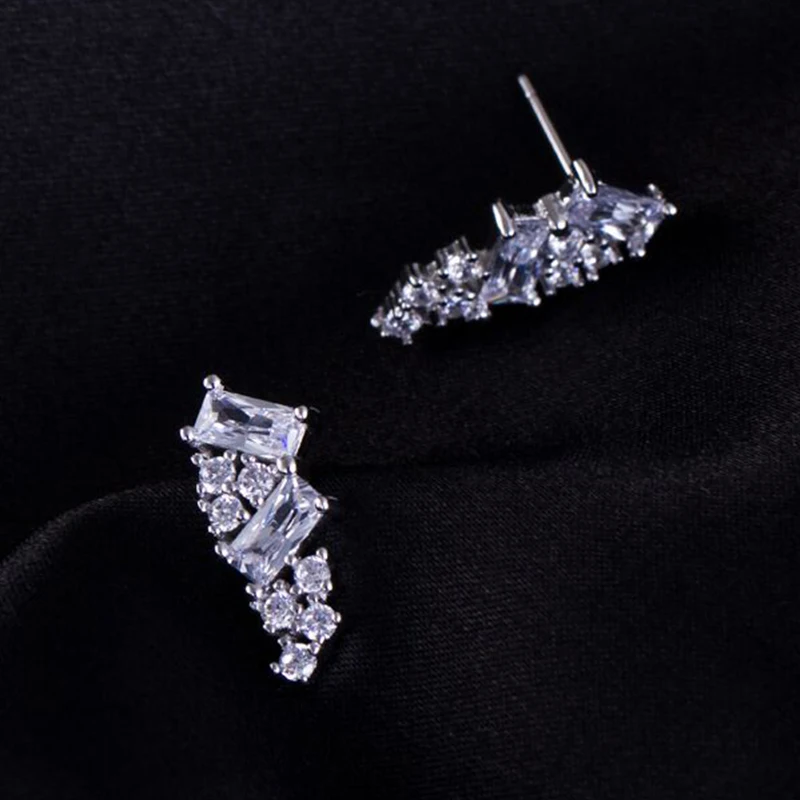 

DOKOL Unique Clear Crystal Women Earrings Silver Color Jewelry Dazzling AAA CZ Stone Drop Earring for Girls DKE0089