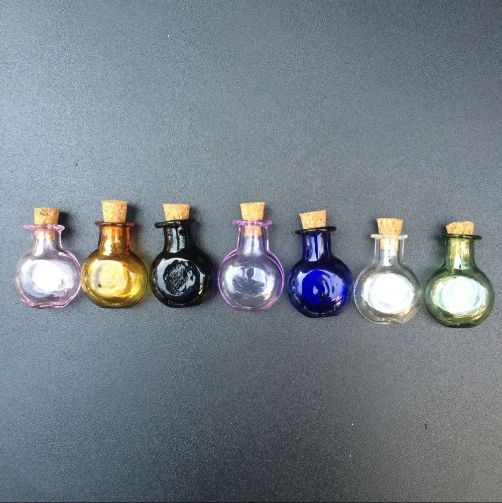 Круглые бутылочки. Царские разноцветные бутылочки с цифрами на дне.