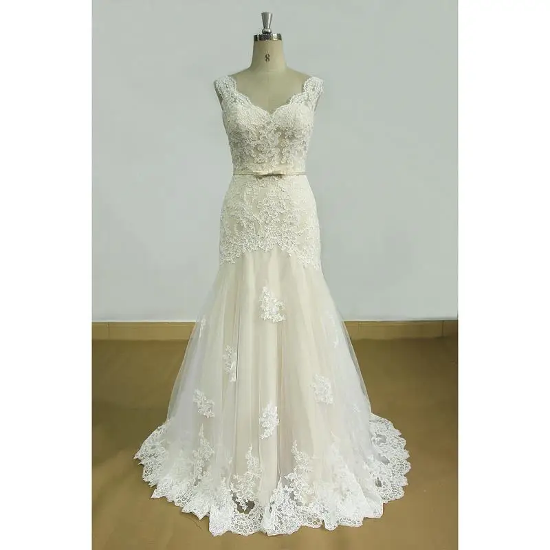 V образный вырез с фатиновой юбкой цвета слоновой кости кружевной аппликацией