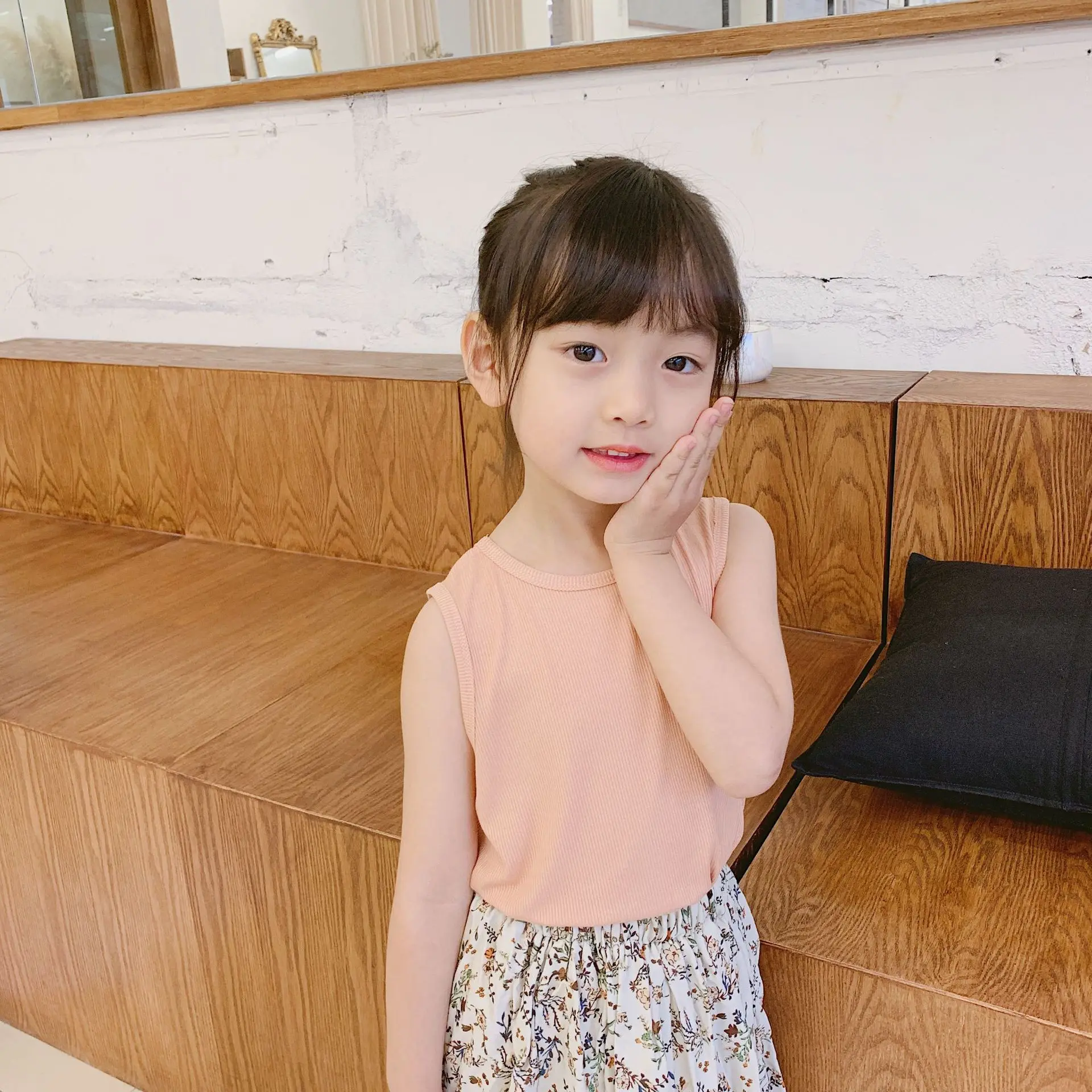 Летние милые однотонные хлопковые жилеты без рукавов для девочек 2-7 лет детские