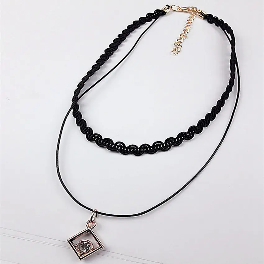 2017 Новый приход модной шнуровки женских популярных классических футболок на вельветовой вечеринке с индивидуальным черным кулоном.