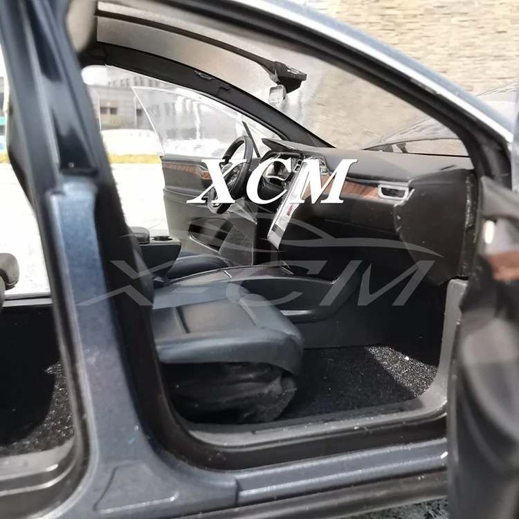 Литая модель автомобиля для модели X(серый) 1:18+ маленький подарок