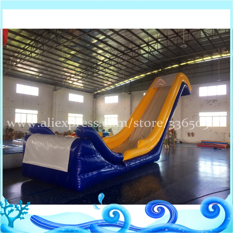 Цена по прейскуранту завода надувная плавающая водная горка для лодки, гигантская надувная горка для яхты для продажи с рамой