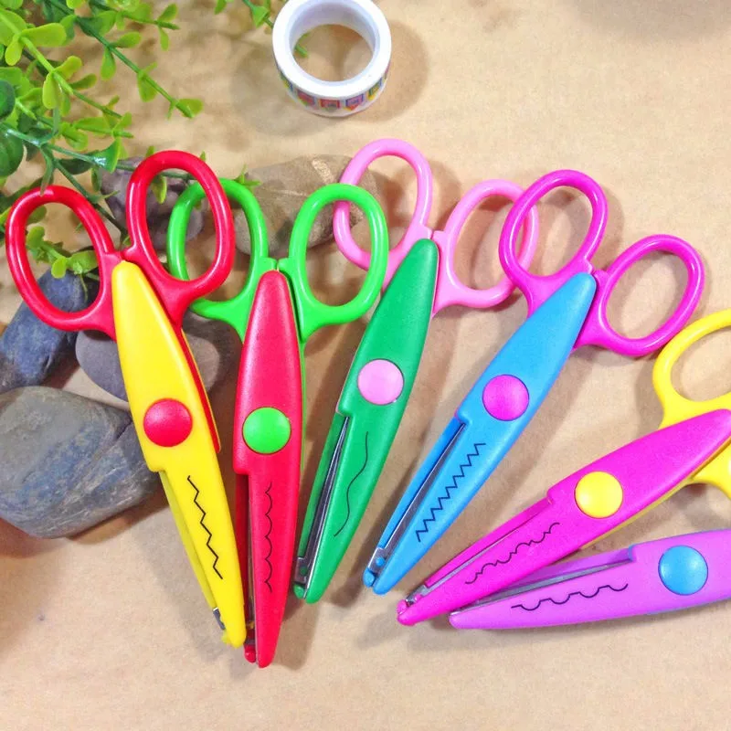 

1pcs Office Laciness Scissors Metal and Plastic DIY Scrapbooking Photo Colors Scissors Paper Lace Diary Decoration