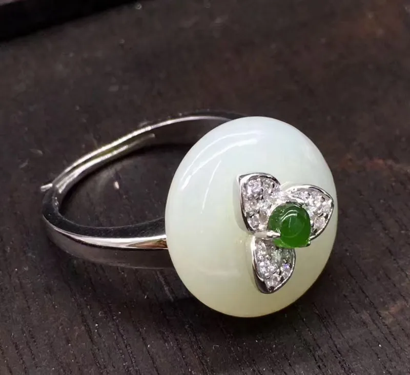 Синьцзян Хэтянь нефритовый Серебряный инкрустированный костюм три листа Fu Gu