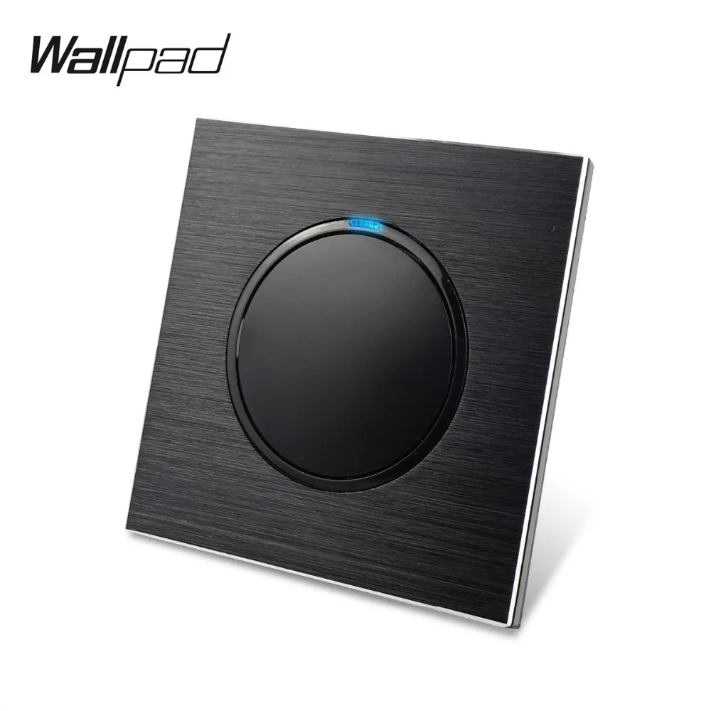 Настенный светильник ель Wallpad L6 из черного металла 1 клавиша канал алюминиевая