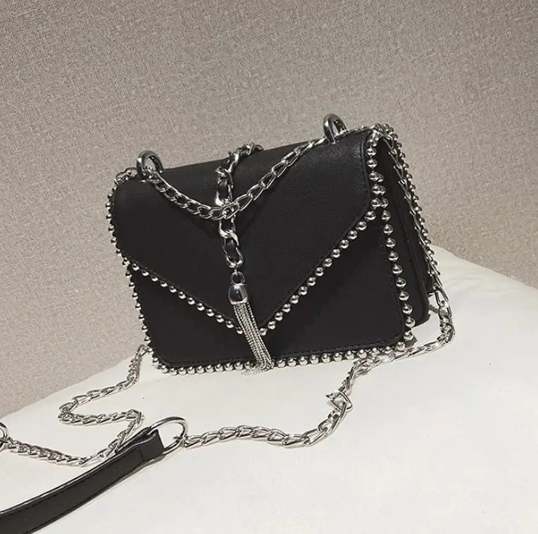 Black LUCDO модная Роскошная Маленькая женская сумка из высококачественной кожи с заклепками и цепочкой, дизайнерская сумка через плечо - Цвет: Black