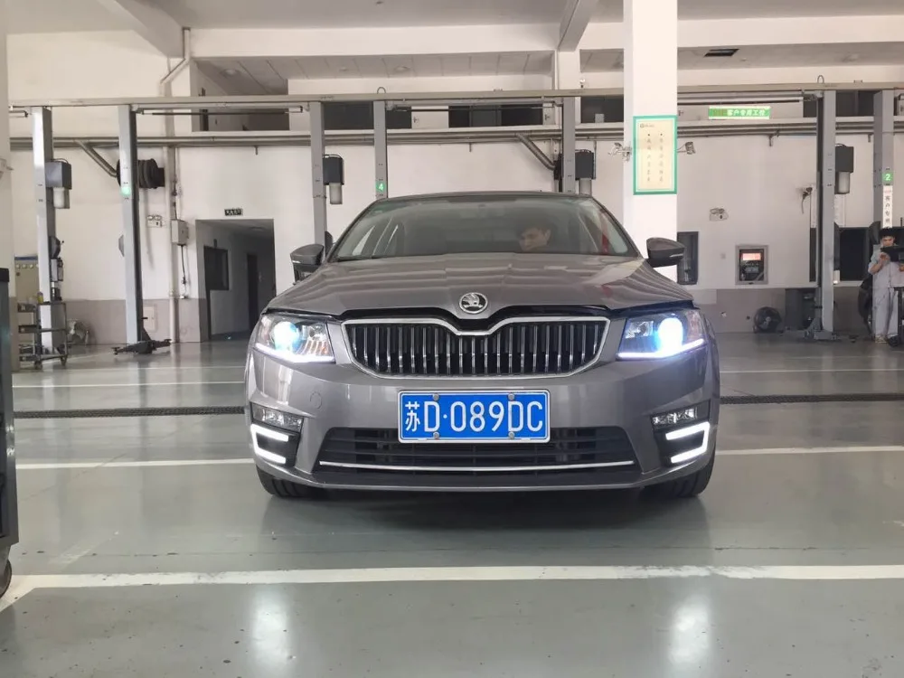 

eOsuns LED daytime running light DRL fog lamp for skoda octavia 2016-17, with yellow turn signals, wireless switch