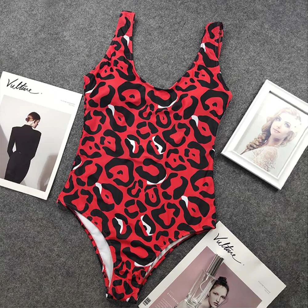 Женский купальный костюм с леопардовым принтом и открытой спиной бразильский