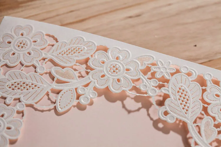 Лазерная резка 3D Цветочный дизайн персонализированные сложенном Свадебные