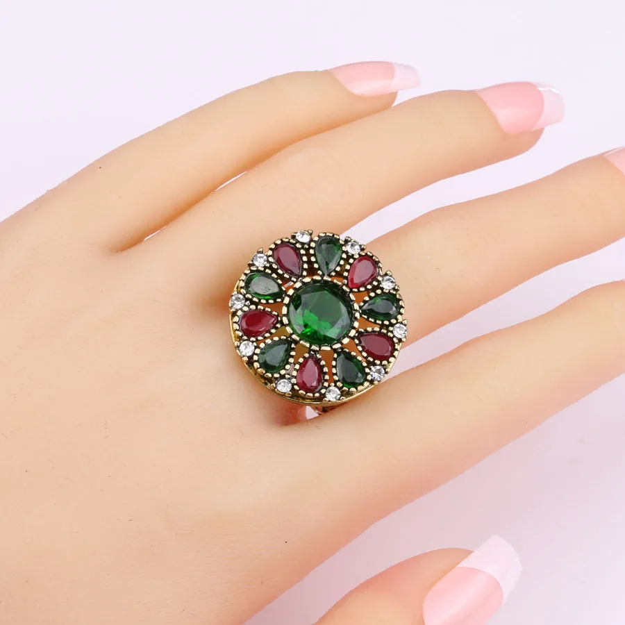 Женское кольцо золотого цвета с цветными камнями большие кольца цветком в
