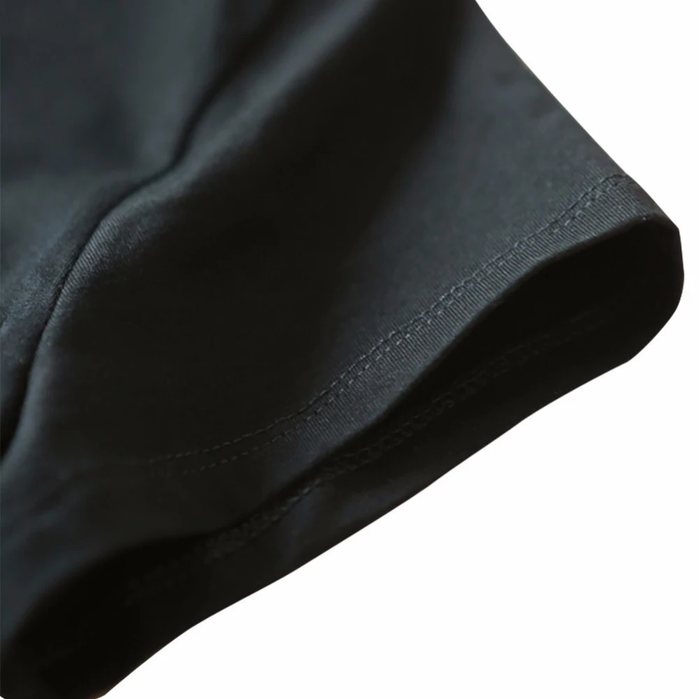 Женская футболка укороченная с буквенным принтом топ геометрическим рисунком