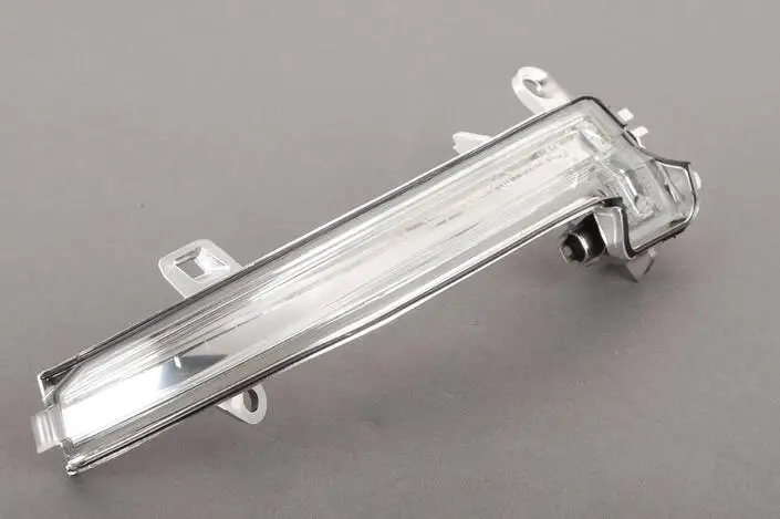 Указатель поворота для зеркала правой двери BMW F20 F21 F30 F31 1 2 3 4 серии 63137280772 |