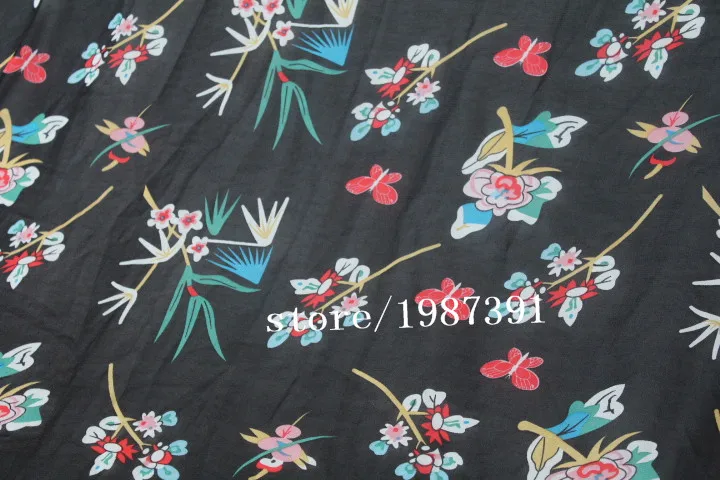 

Шифоновая крепированная ткань шириной 150 см, черный фон с цветочным рисунком, может быть просвечивается для юбки, костюма, платья, ободок