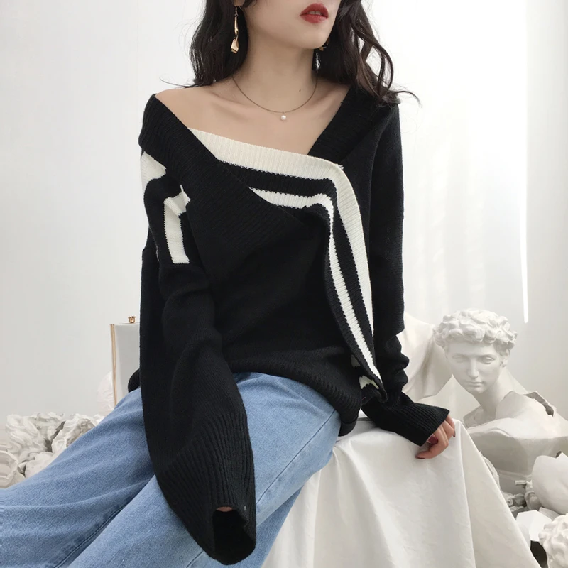 Винтажный черно-белый свитер с треугольным вырезом Женский ассиметричный в