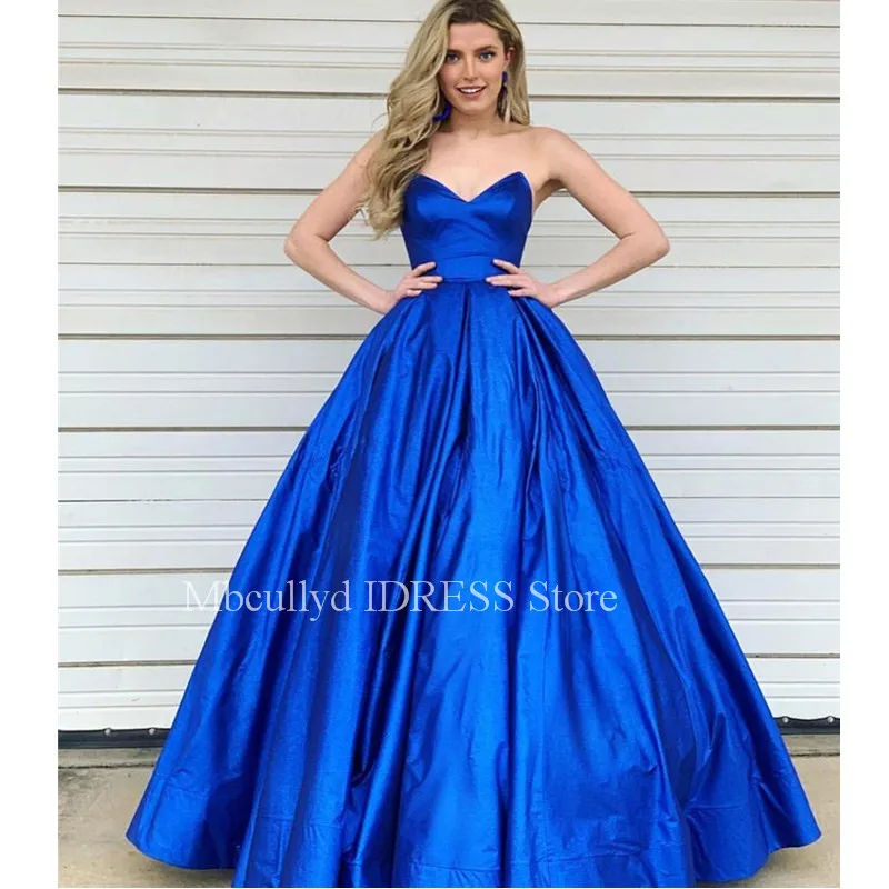 Женское вечернее платье без рукавов синее элегантное с оборками для выпускного