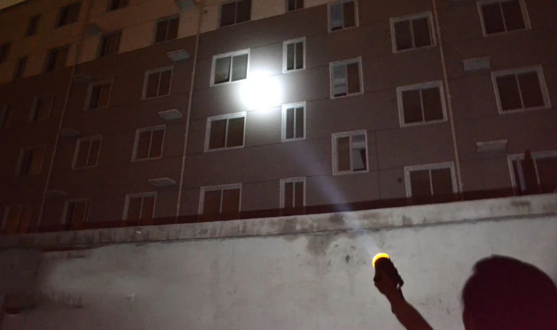 Небольшой светодиодный налобный фонарь AA аккумуляторный высокой мощности мини