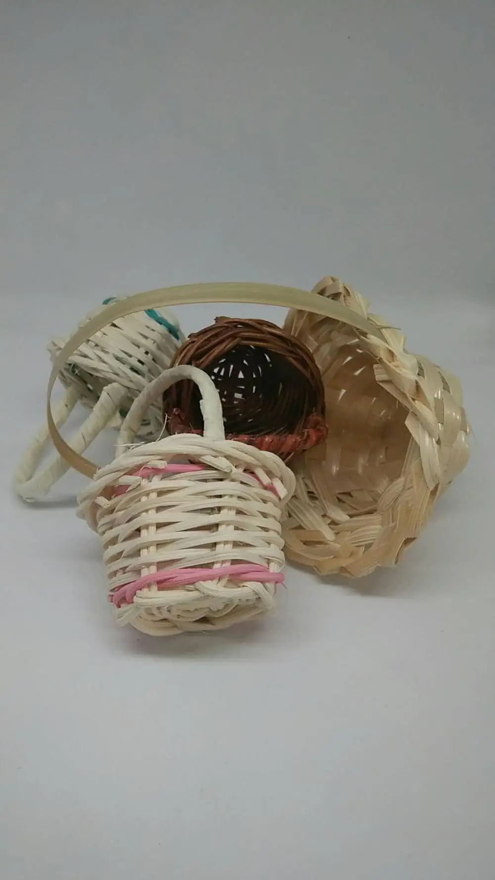 BJD кукла аксессуары мини; сотканный из шерсти вручную маленькая бамбуковая корзинка из ротанга BJD реквизит-blyth momoko azone лати - Цвет: Многоцветный
