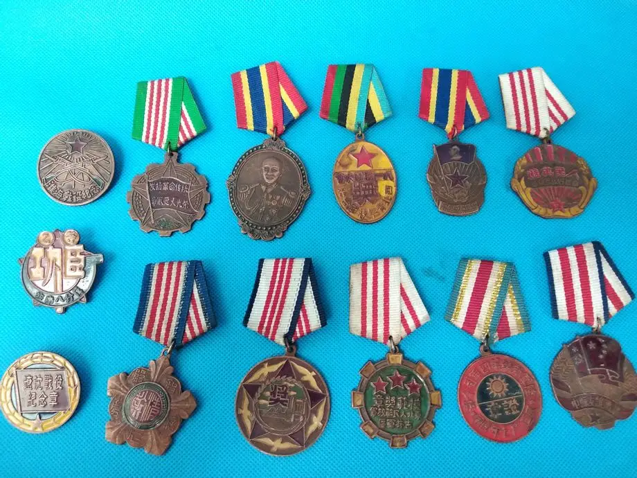 A Tumble of Vintage medal WWII period Military Medallion With character | Дом и сад