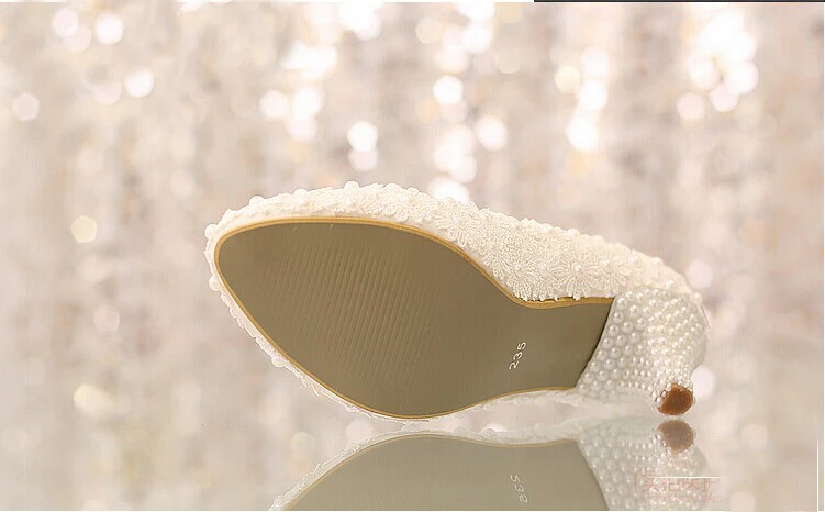 2018 великолепные и модные белые кружевные свадебные туфли с цветами на низком