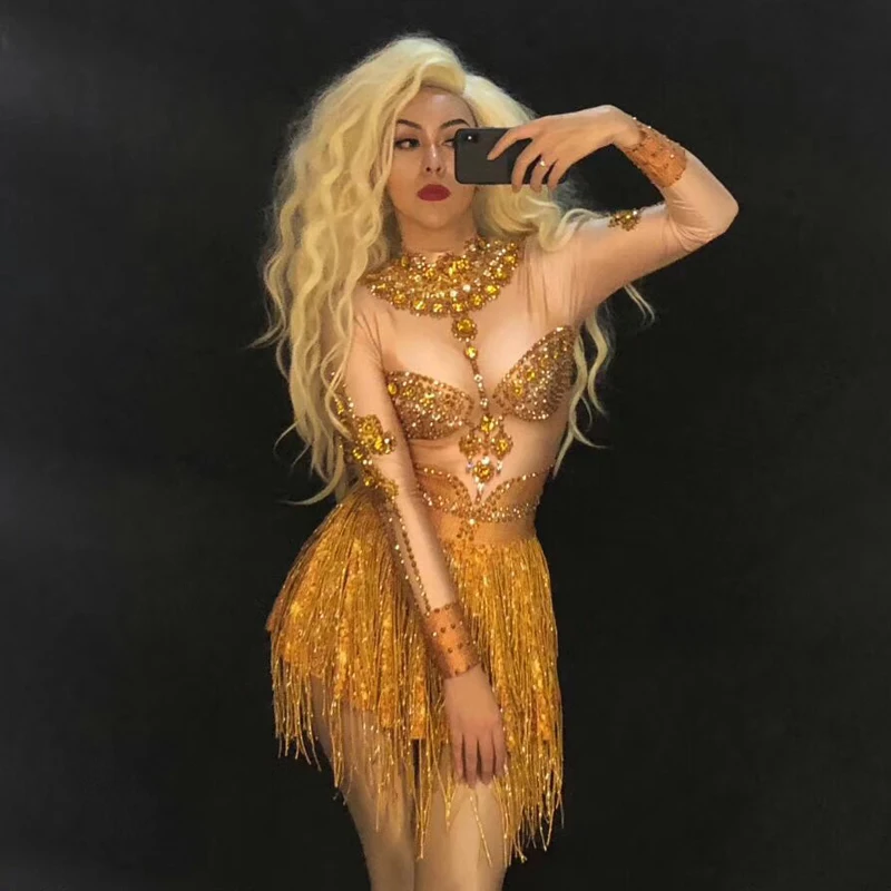 Блестящий короткий комбинезон с длинными рукавами и золотыми кисточками для