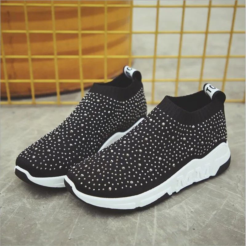 Новые женские кроссовки для женщин черные уличная спортивная одежда дышащая
