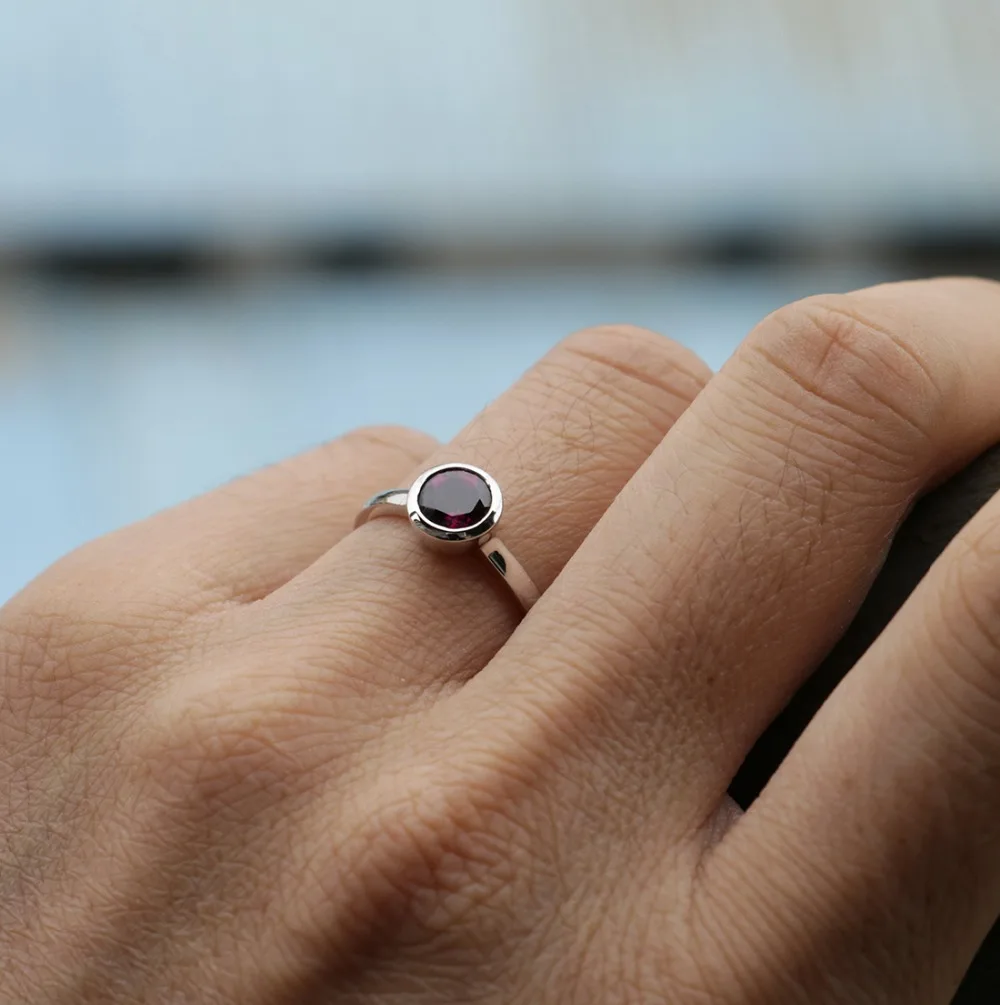 Wellmade Твердые 925 пробы серебро и уникальный естественного фиолетового цвета