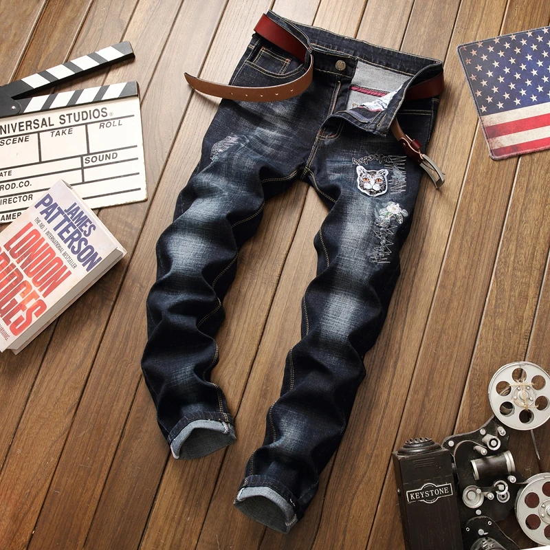 Рваные джинсы с дырками мужские черные длинные брюки вышивкой в виде кошки