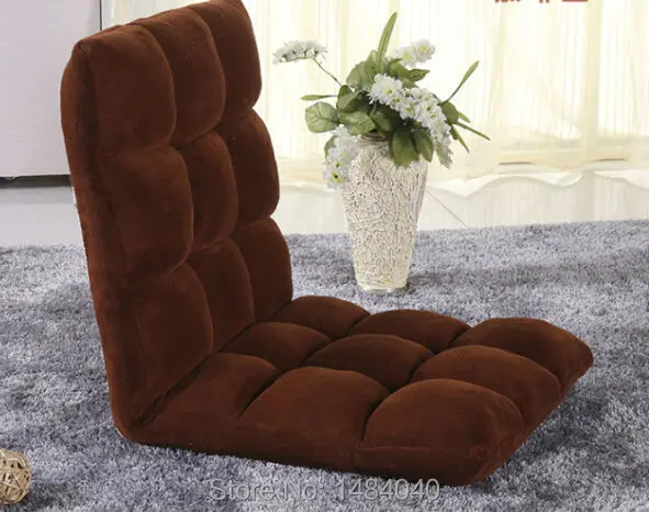 Небольшой диван стул погремушка одного татами пол окна и раскладной кровать