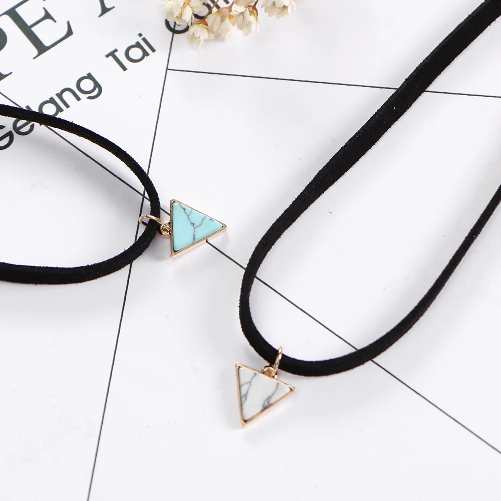 Женское колье-чокер с подвеской из кожи треугольное ожерелье кулоном