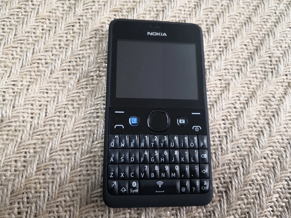 Nokia Asha 210 разблокированный GSM 2,4 ''две sim-карты 2MP QWERTY клавиатура только на английском языке отремонтированный мобильный телефон
