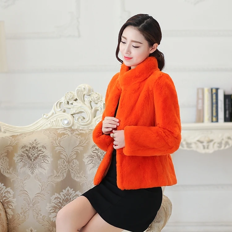 Женская Шуба из цельного натурального меха кролика Рекс короткая приталенная с