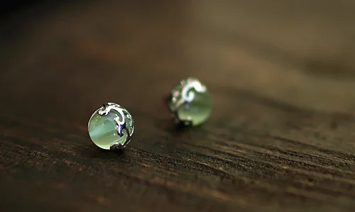 Женские винтажные серьги пусеты с натуральным зеленым опалом из стерлингового