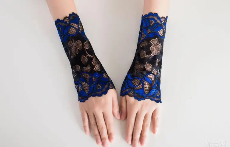 

Gloves & Mittens