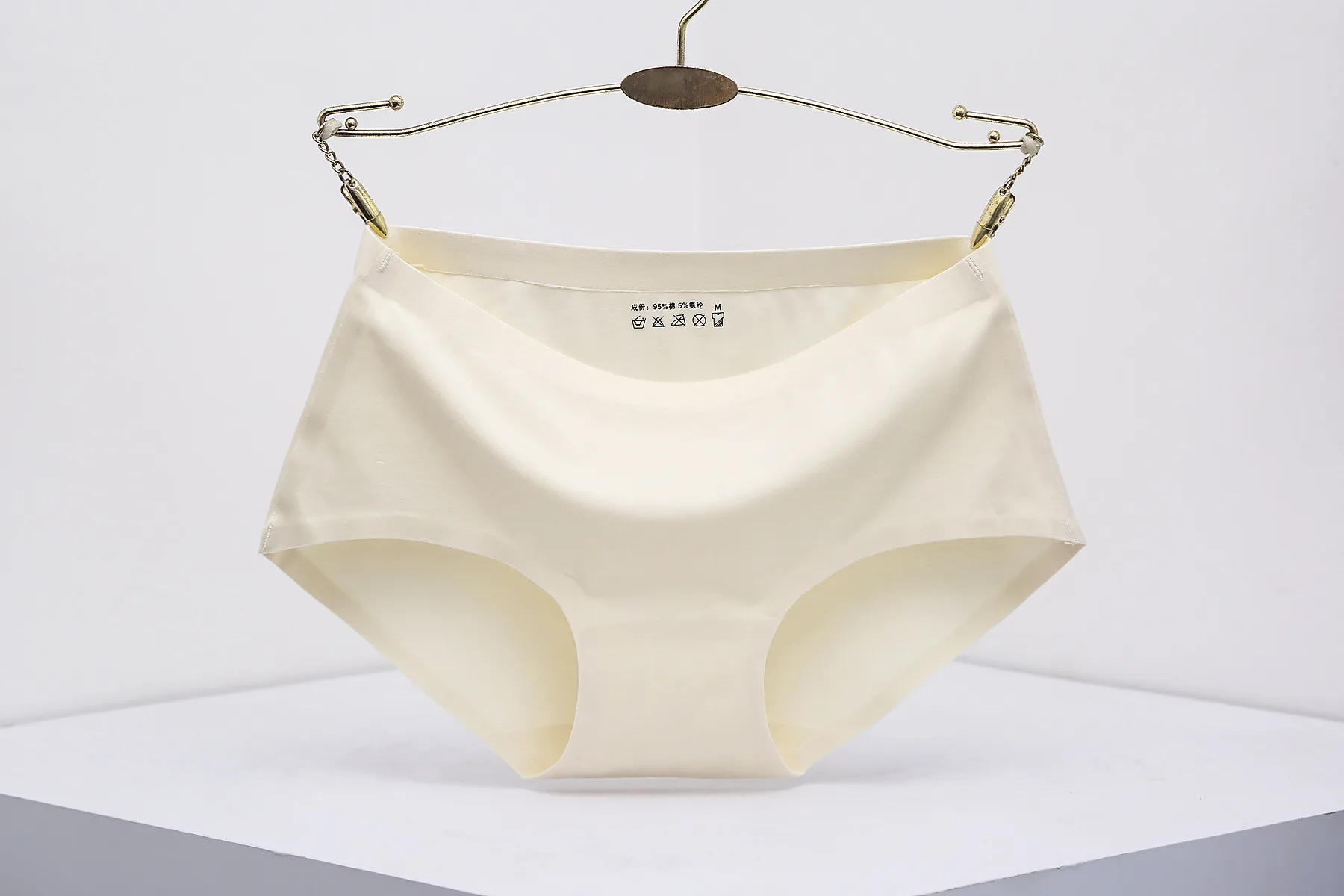 Новинка 2019 сексуальные бесшовные трусики ярко розовое нижнее белье для женщин