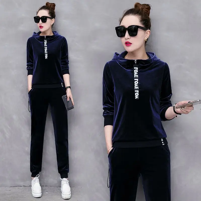 Вельветовый спортивный костюм для женщин зимний теплый велюровый из двух