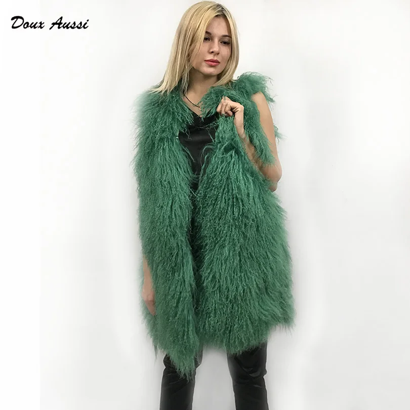 Женская зимняя меховая куртка DOUX AUSSI однотонная зеленая приталенная без рукавов