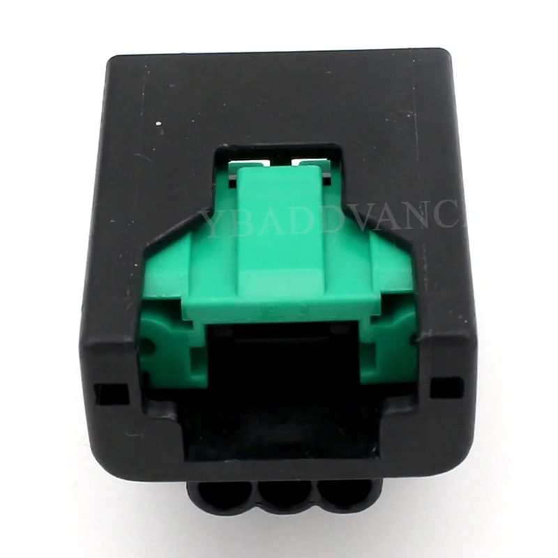 7283-7392-30 MG64322 Черный Автомобильный 3-сторонний гнездовой разъем для автомобилей |