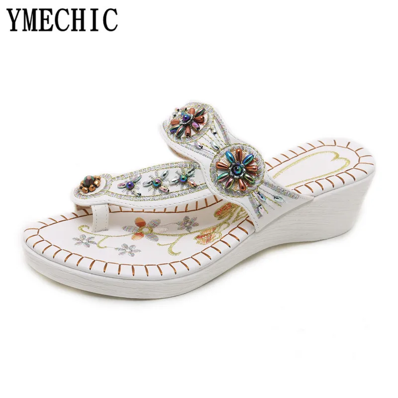 Женские пляжные шлепанцы YMECHIC богемные на танкетке со стразами и бусинами