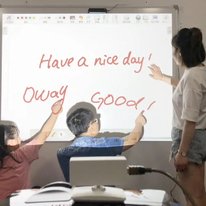 2019 hot Sale portable hand touch interactive whiteboard FT6 multi finger touch smart board for education or Playing Area