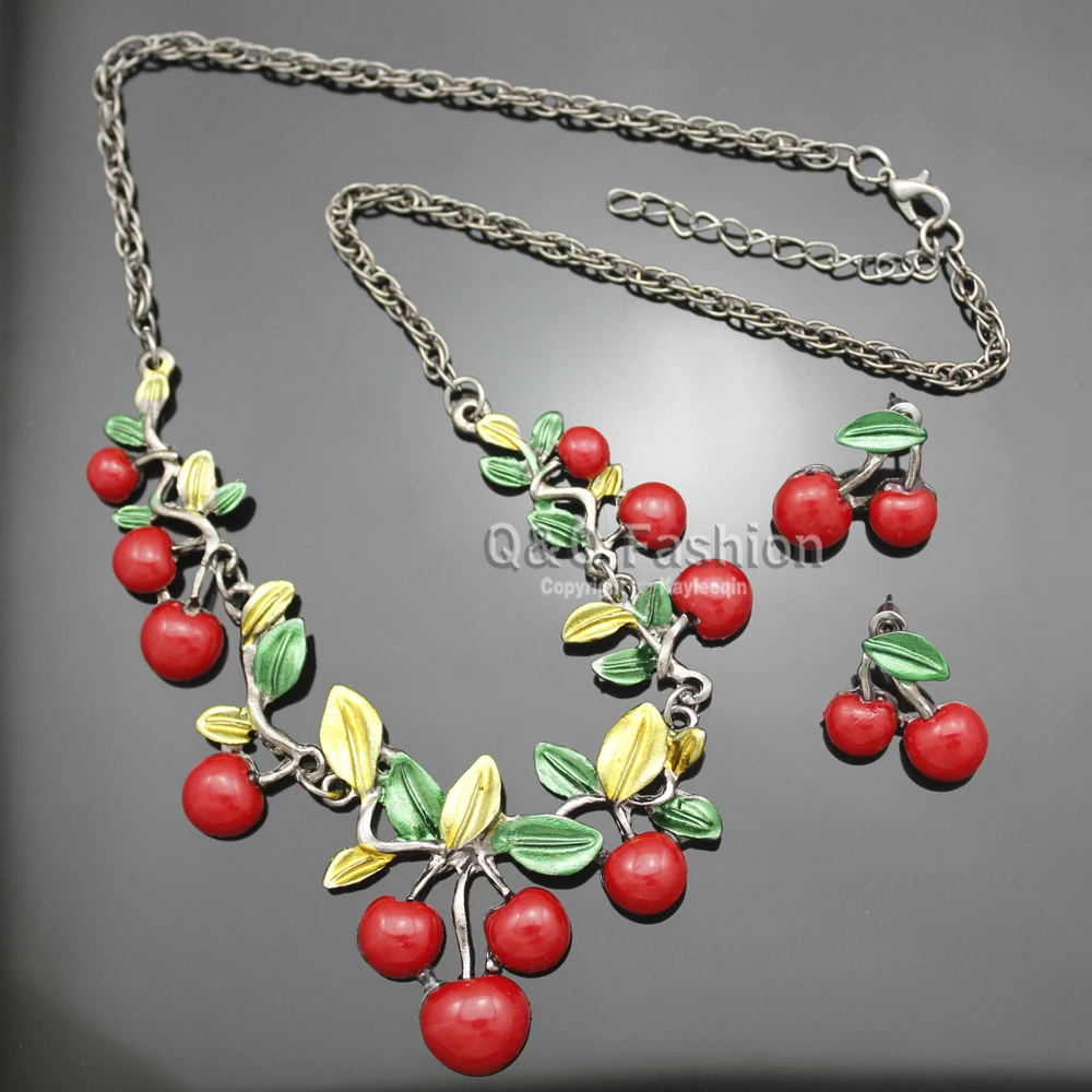 Новый модный юбилейный Романтический Слюнявчик с вишней и листьями черная