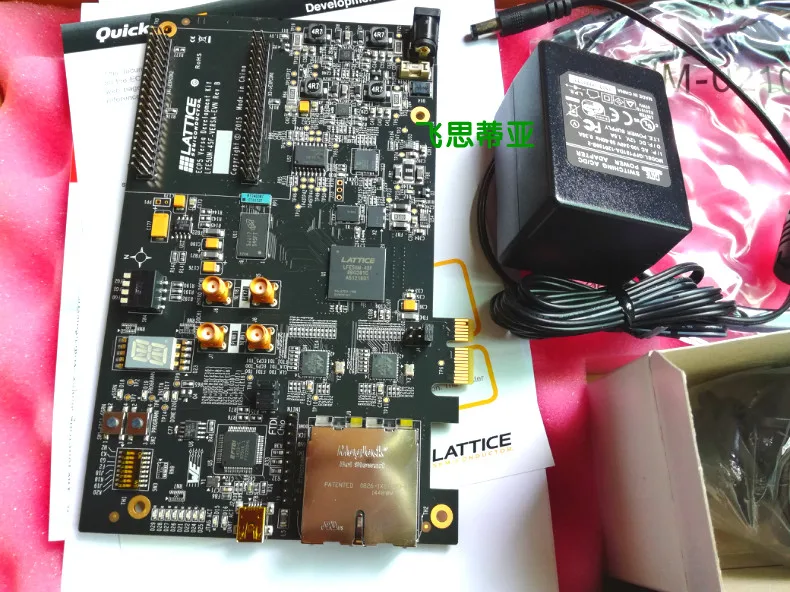 

Для точечного LFE5UM-45F-VERSA-EVN решетки FPGA развитию ECP5 Versa оценки