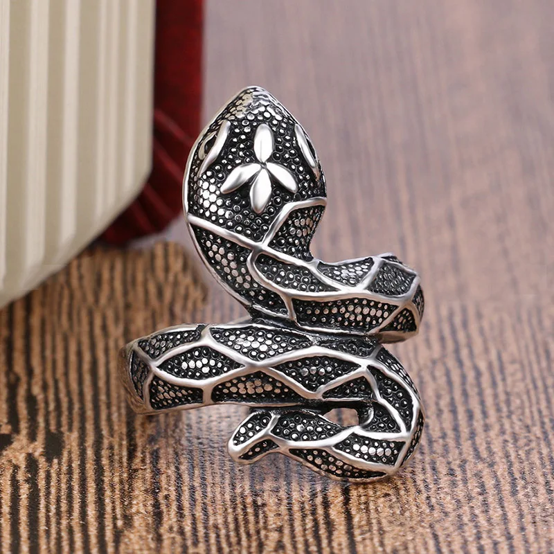 Кольцо в виде змеи кольцо с серебряным покрытием и полудрагоценными камнями