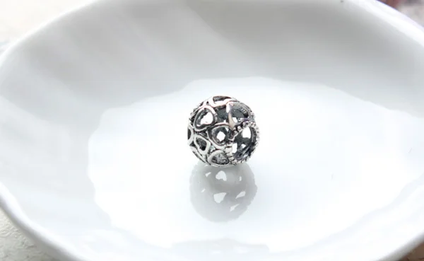 Хит продаж маленькие полые подвески в форме сердца бусины подходят для брендовых