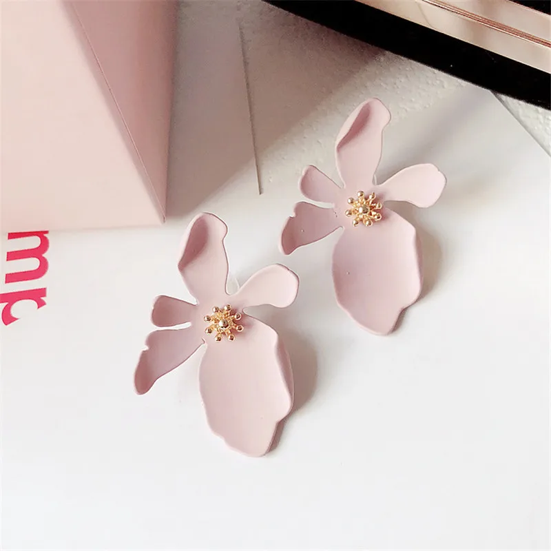 Корейские милые серьги-гвоздики Daisy Flower Petal маленькие нестандартные для женщин и