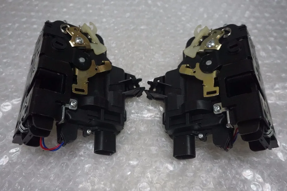 Бесплатная доставка 2 шт. задний левый + правый дверной замок механизм для VW GOLF BORA